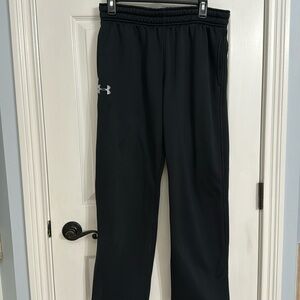 UA L cold gear loose straight leg black joggers EUC no rips tears or stains.